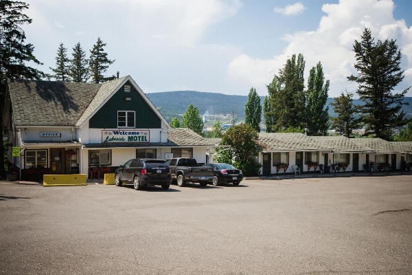 Lakeside Motel image 1