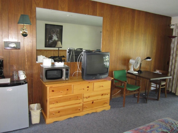 Lakeside Motel image 13
