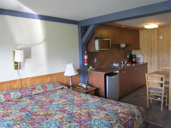 Lakeside Motel image 18