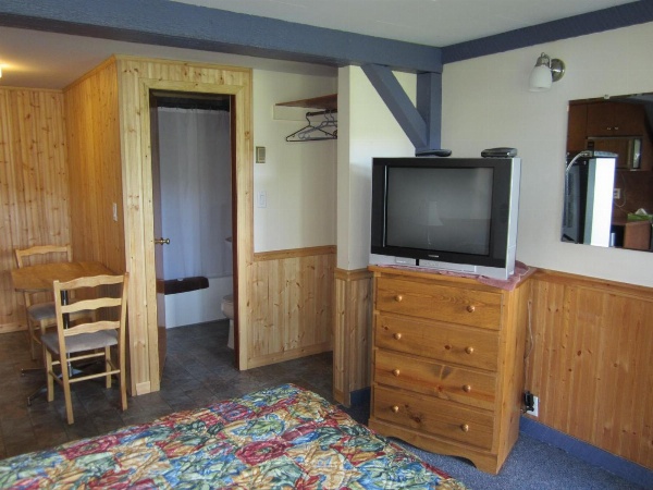 Lakeside Motel image 19