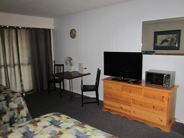 Lakeside Motel image 21