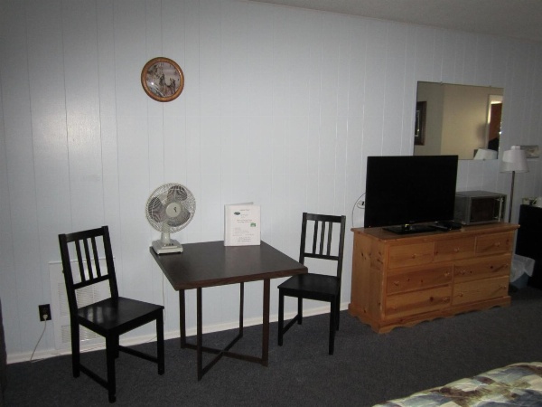 Lakeside Motel image 24
